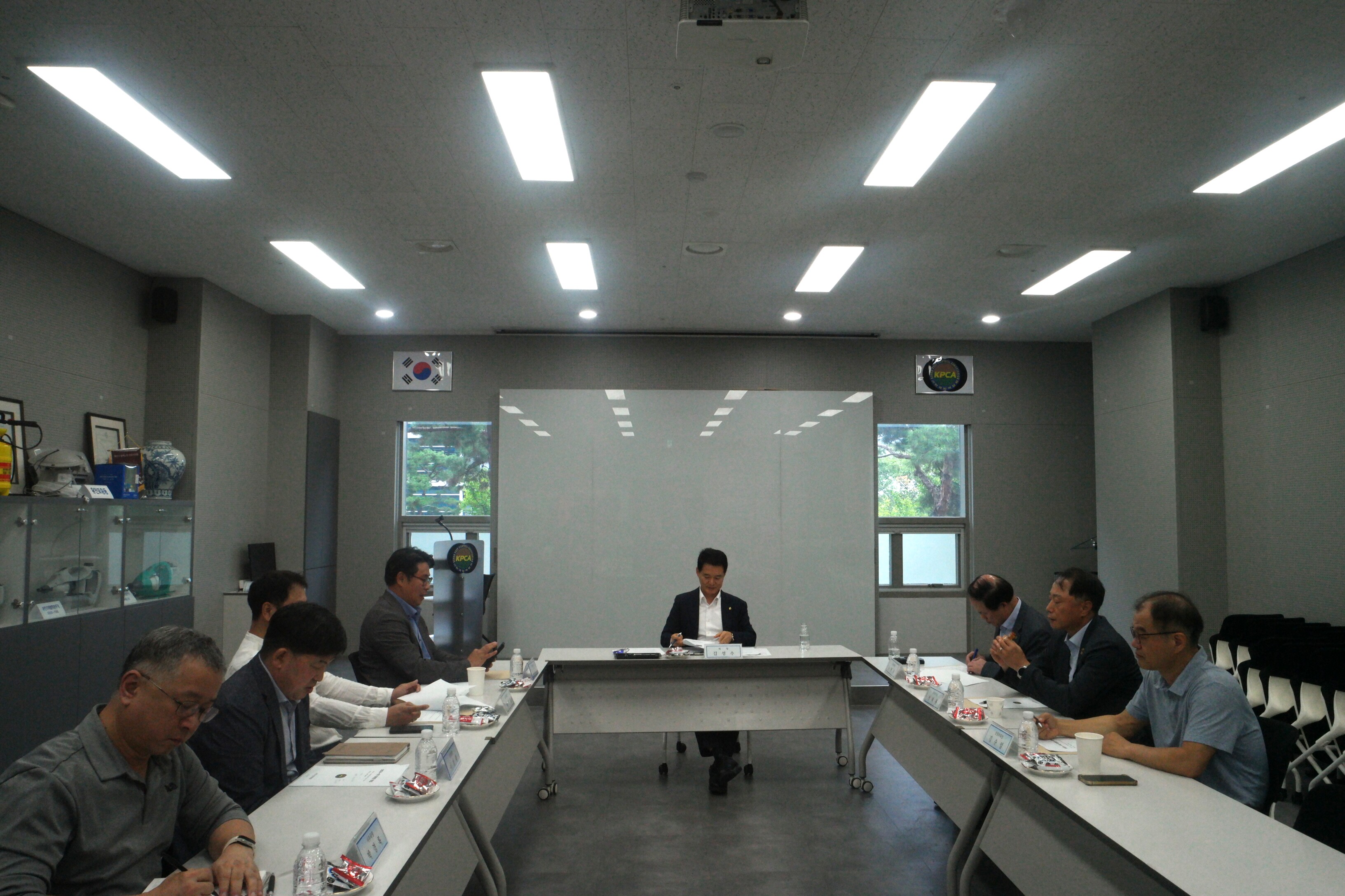 게시판 본문의 첨부파일 이미지입니다. : 2026년도 9차 회장단 회의_1.JPG
