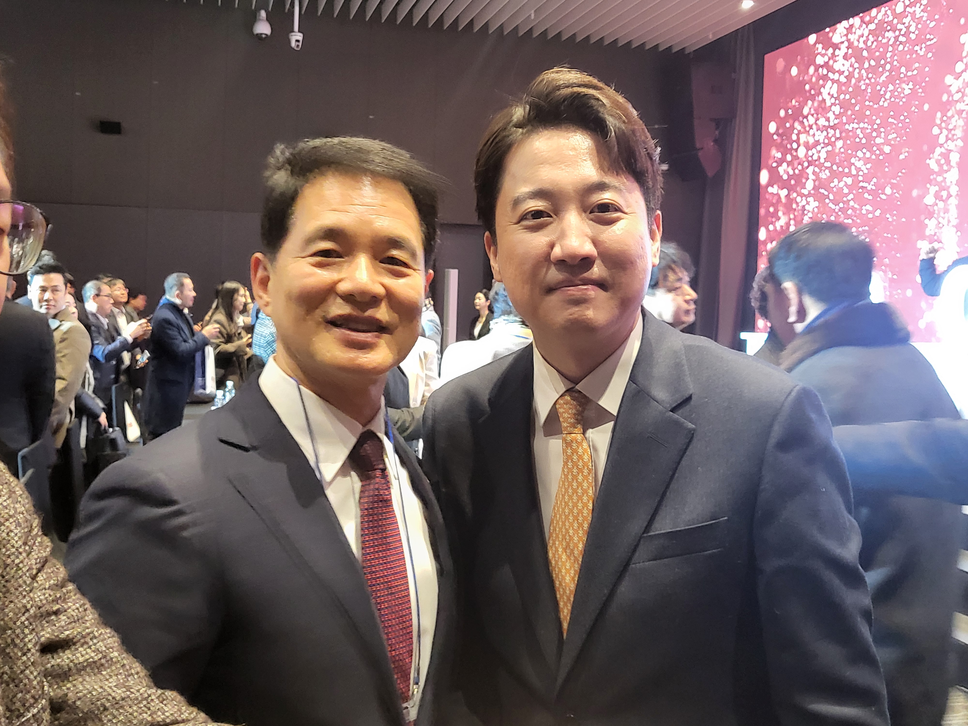 게시판 본문의 첨부파일 이미지입니다. : 소상공인연합회 기념식 참석_2.jpg