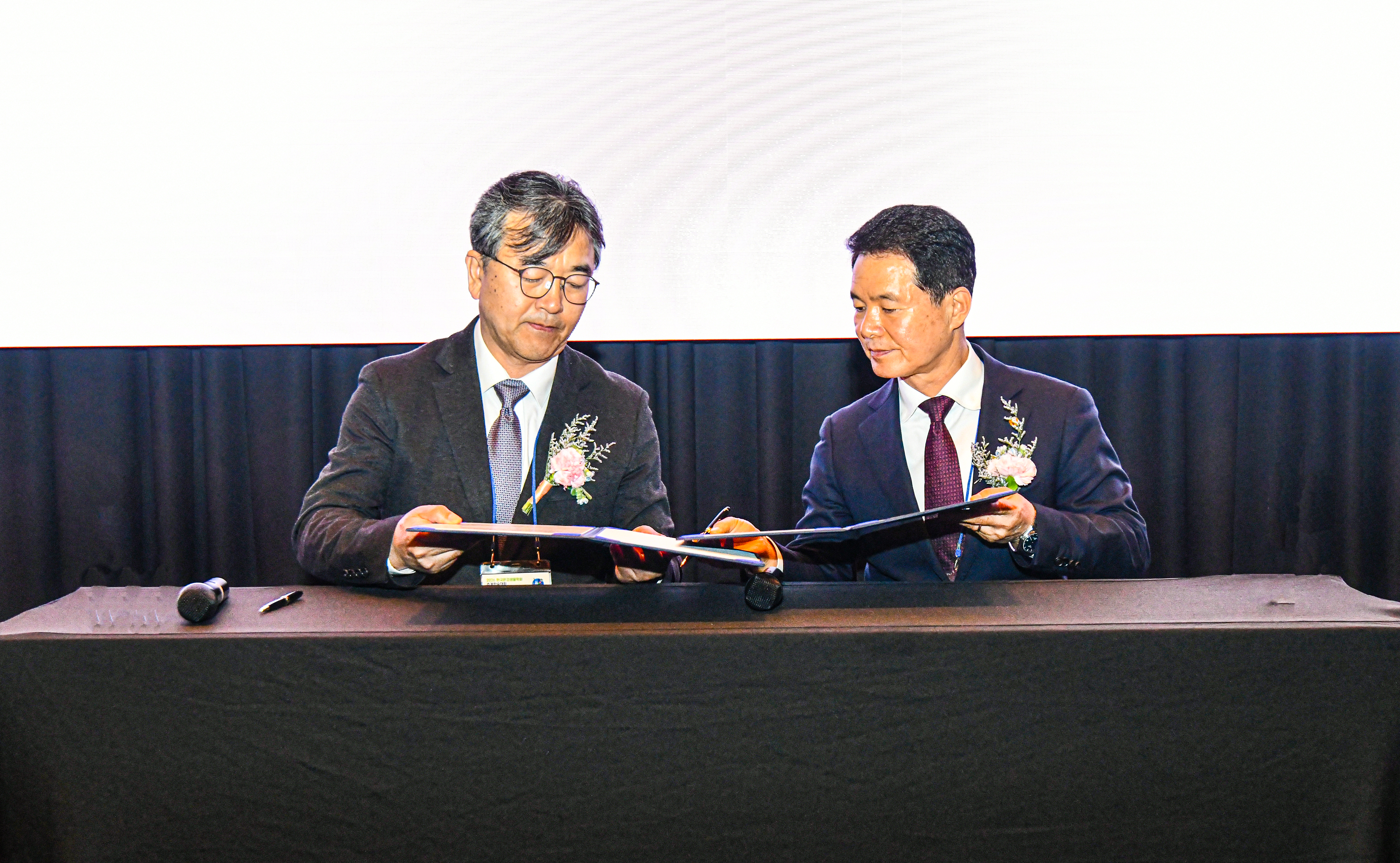 게시판 본문의 첨부파일 이미지입니다. : 한국환경생물학회와 MOU 체결_2.jpg